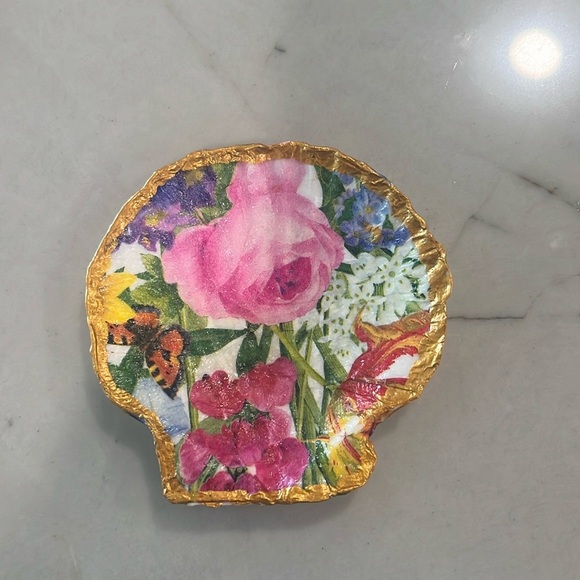 Scallop shell Decoupage handmade trinket dish - Picture 3 of 5